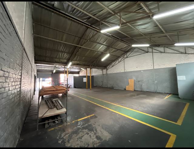 301M² WAREHOUSE FOR SALE IN ISANDO